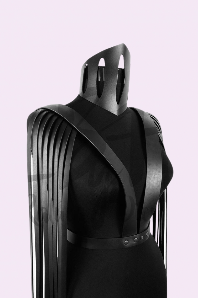 Fairl Leather Harness with Long Cape Straps